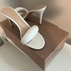 Gianvito Rossi White Heels with Stiletto Design